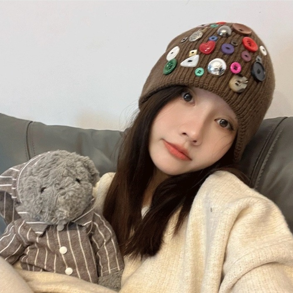 컬러풀한 버튼 비니 모자, 불규칙한 버튼 장식의 커프  - Beanie Cuffed Knit 리뷰 및 가격